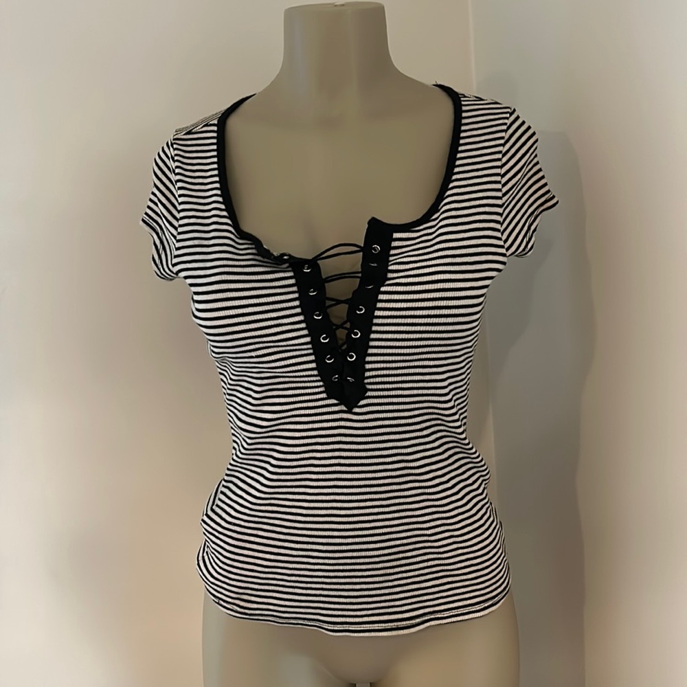 ❗️SALE❗️Tie front striped top